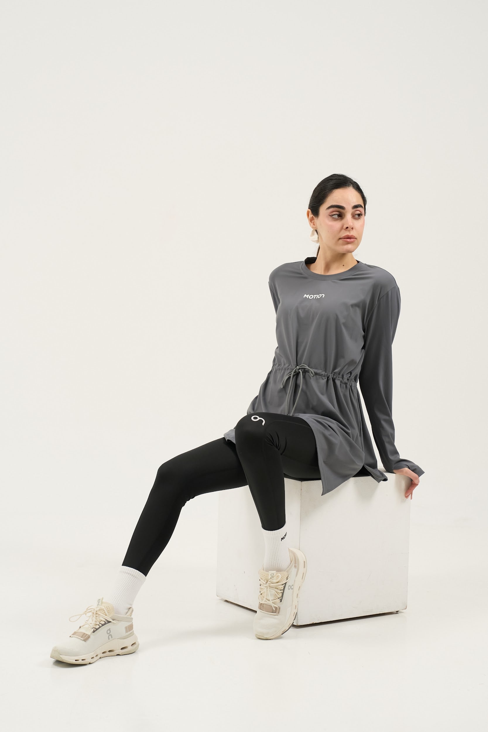 Vela Modest Top