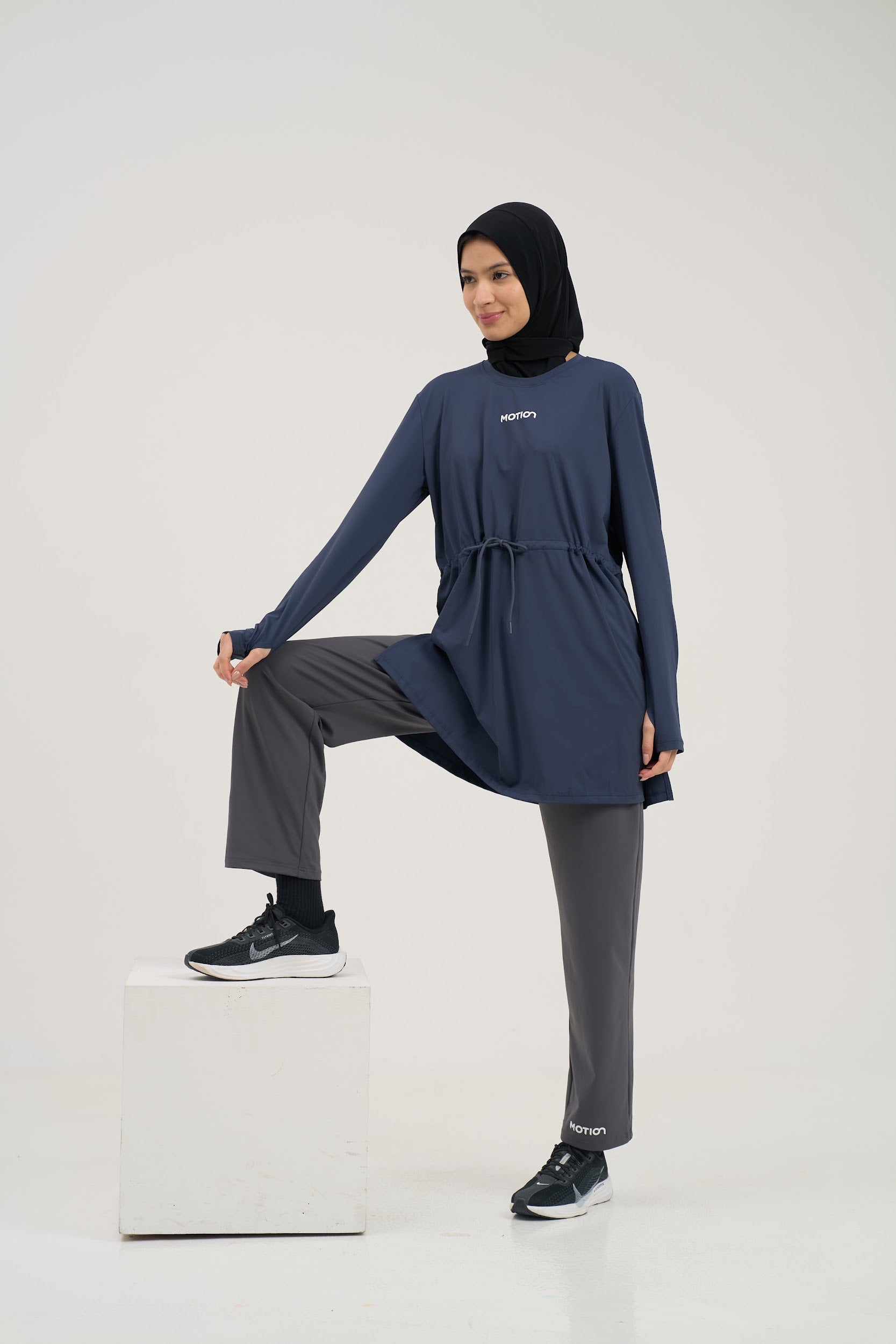 Vela Modest Top