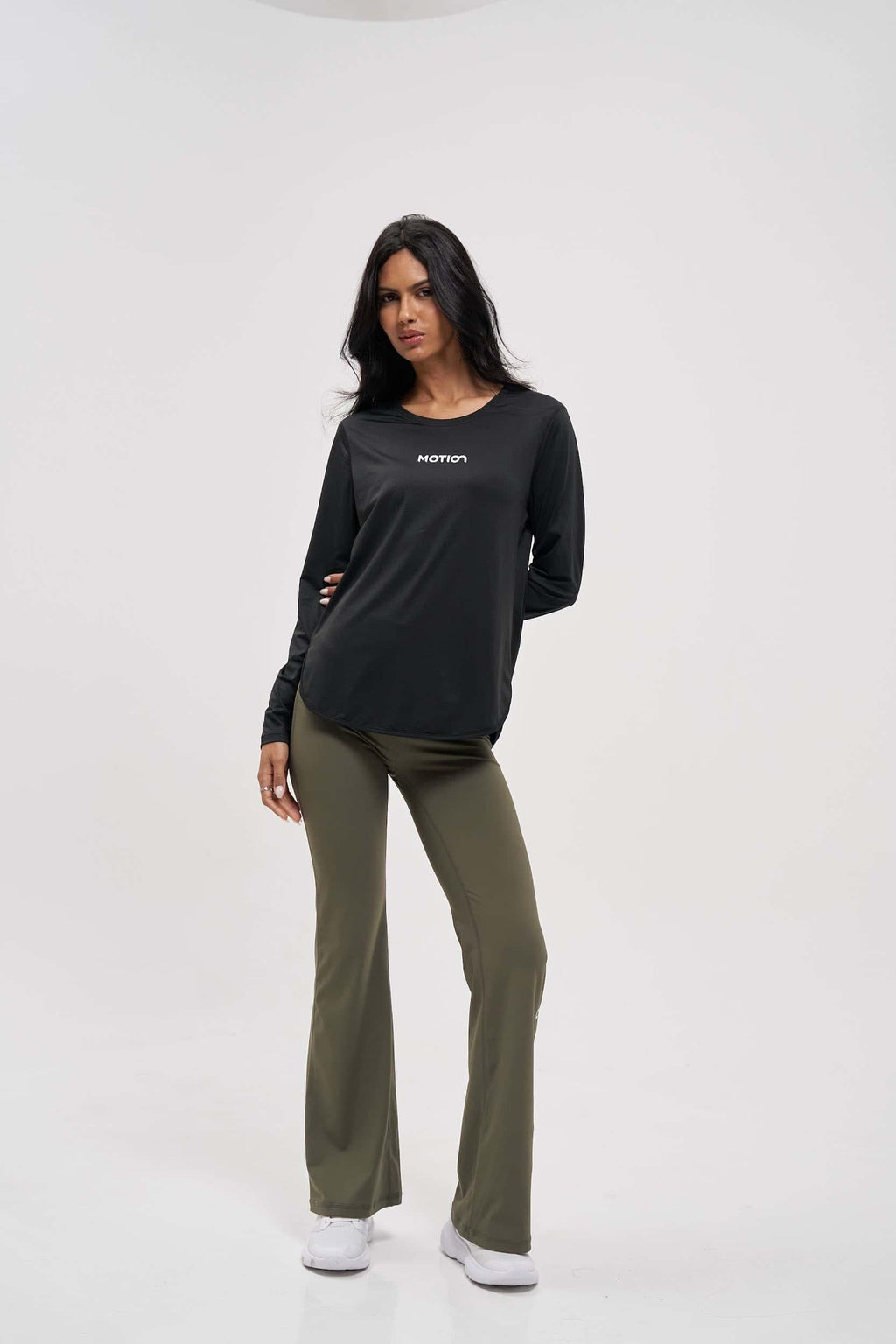 Strachable Black full sleeve t shirt for women for gym in UAE